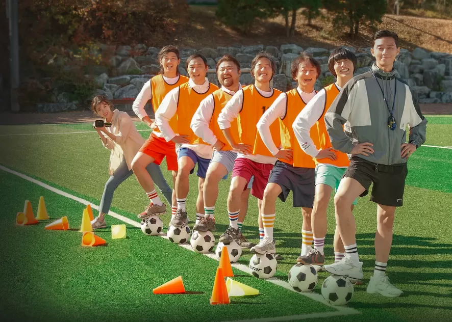 Perbedaan futsal dan sepak bola. (Foto: Netflix)