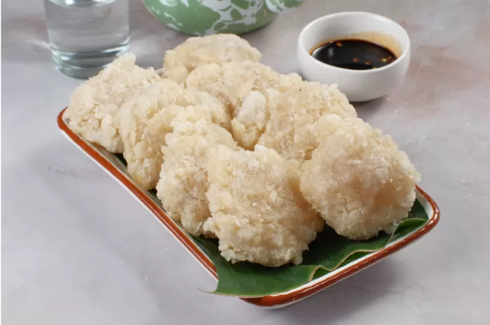 Resep Cireng Krispy dan Kopong di Tengah dengan Cocolan Sambal Rujak (Foto: canva @edgunn)