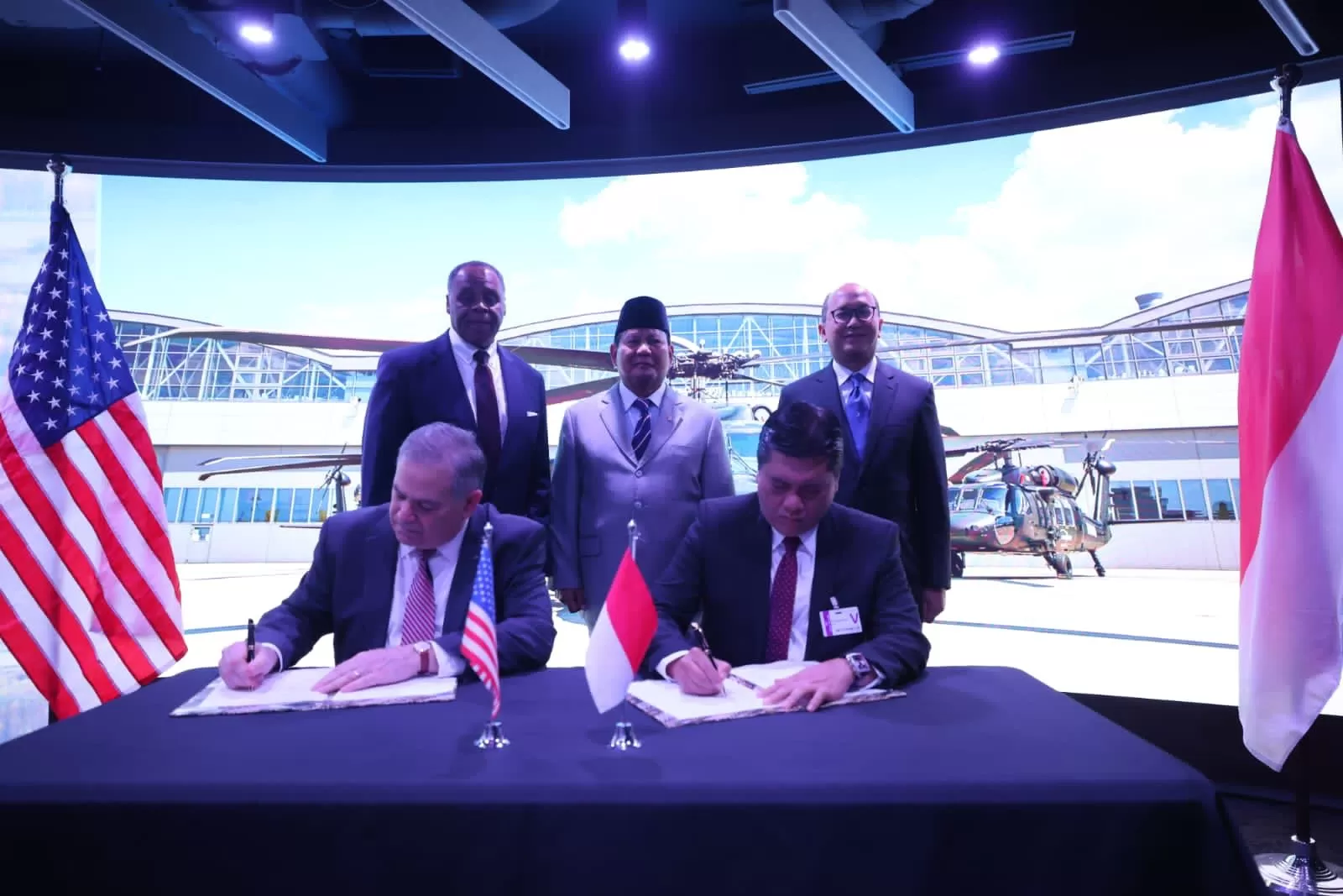 Menteri Pertahanan RI Prabowo Subianto menyaksikan penandatanganan perjanjian industri pertahanan antara Indonesia dan Amerika Serikat (AS) 