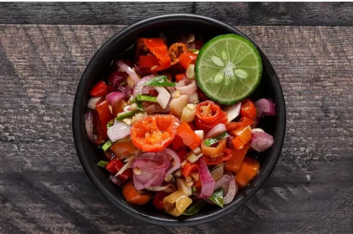 Resep sambal matah, sambal segar khas bali yang menggugah selera ( foto: canva )