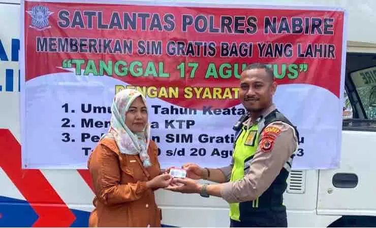 Polres Nabire mengadakan program SIM A dan SIM C gratis bagi pemohon yang lahir di tanggal 17 Agustus. Foto: NTMC