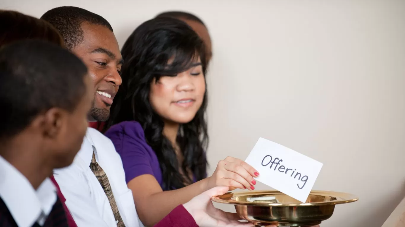 Mempertimbangkan tawaran kerja baru. (source canva offering)