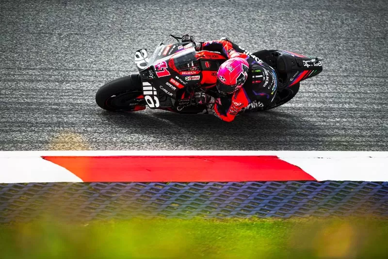 Hasil Practice MotoGP Catalunya 2023 menyajikan Aleix Espargaro mematahkan rekor lap tercepat Sirkuit Catalunya atas namanya sendiri. (Foto: Aleix Espargaro)