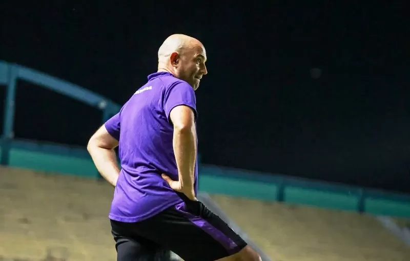 Pelatih PSM Makassar Bernardo Tavares lelang barang berharga milik pribadi saat belum gajian. (Foto: PSM Makassar)