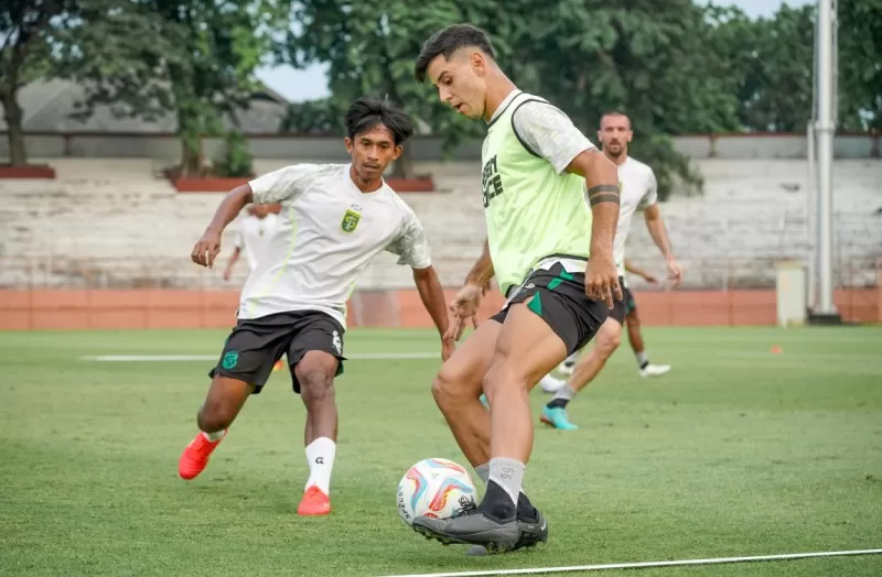 Prediksi skor Persebaya Vs Arema dalam jadwal Liga 1 hari ini, Sabtu, 23 September 2023. (Foto: Persebaya)