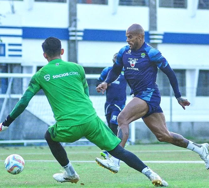 Prediksi skor Persib Vs Persikabo 1973 dalam jadwal Liga 1 hari ini. (Foto: Persib Bandung)