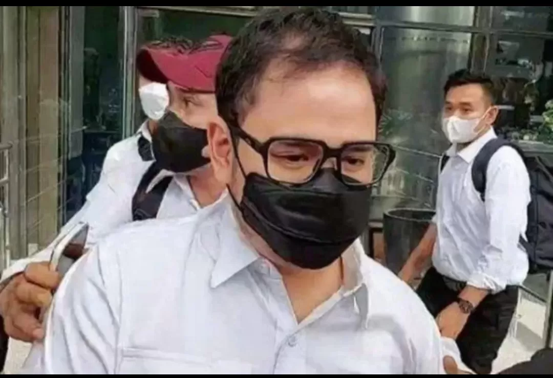 Bareskrim Mabes Polri menangkap Dito Mahendra, buronan dalam kasus kepemilikan senjata api ilegal. 