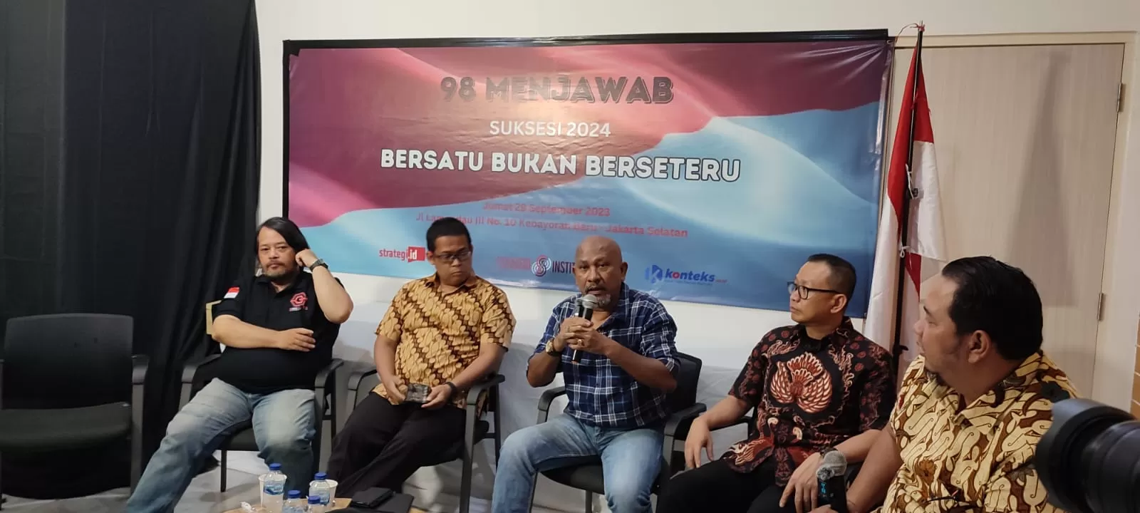 Strategi Institute menggelar seri diskusi ’98 Menjawab Suksesi 2024, Bersatu Bukan Berseteru’.