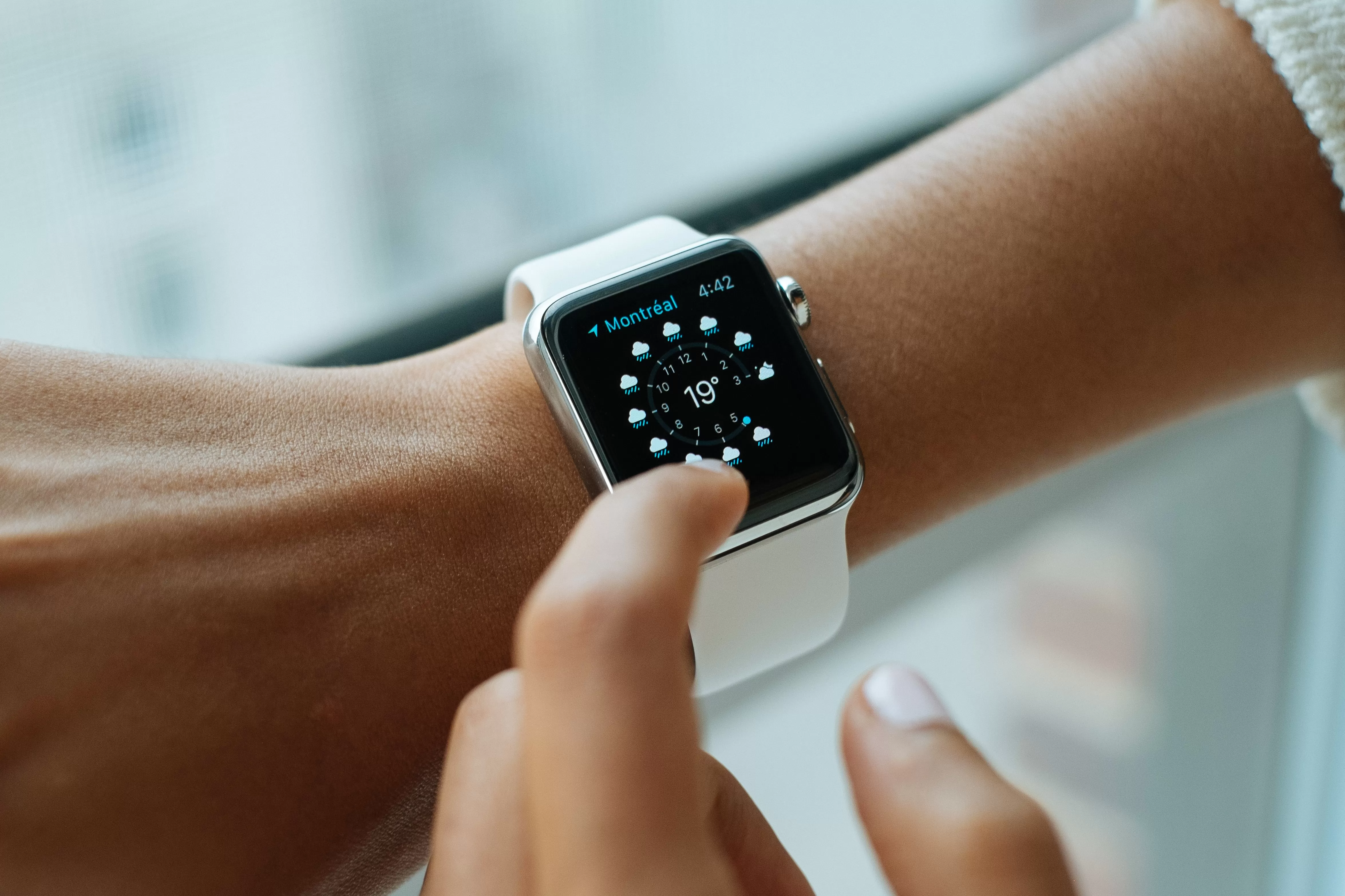 Tips Menghemat Baterai Apple Watch (Unsplash/Luke-chesser)