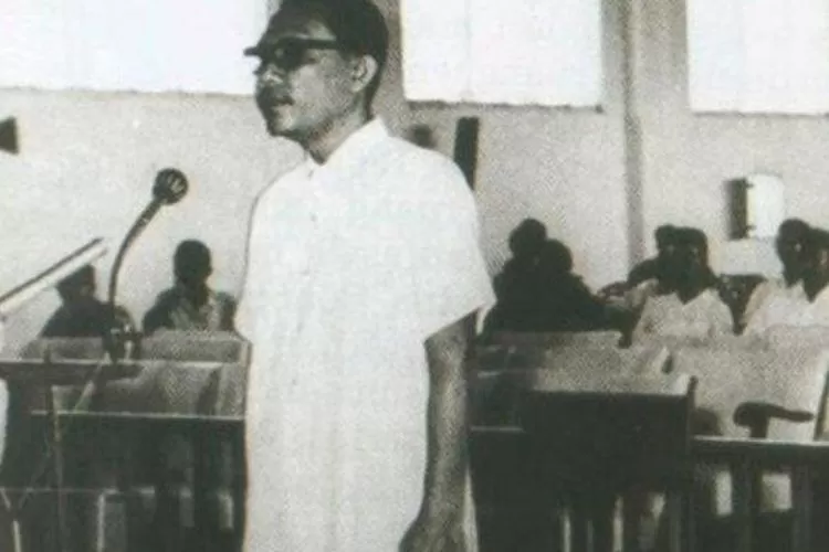 Tokoh PKI Syam Kamaruzaman yang juga Kepala Biro Khusus PKI saat menjalani persidangan di Mahkamah Militer Luar Biasa (Mahmilub) pada 1967. (Foto: Wordpress)