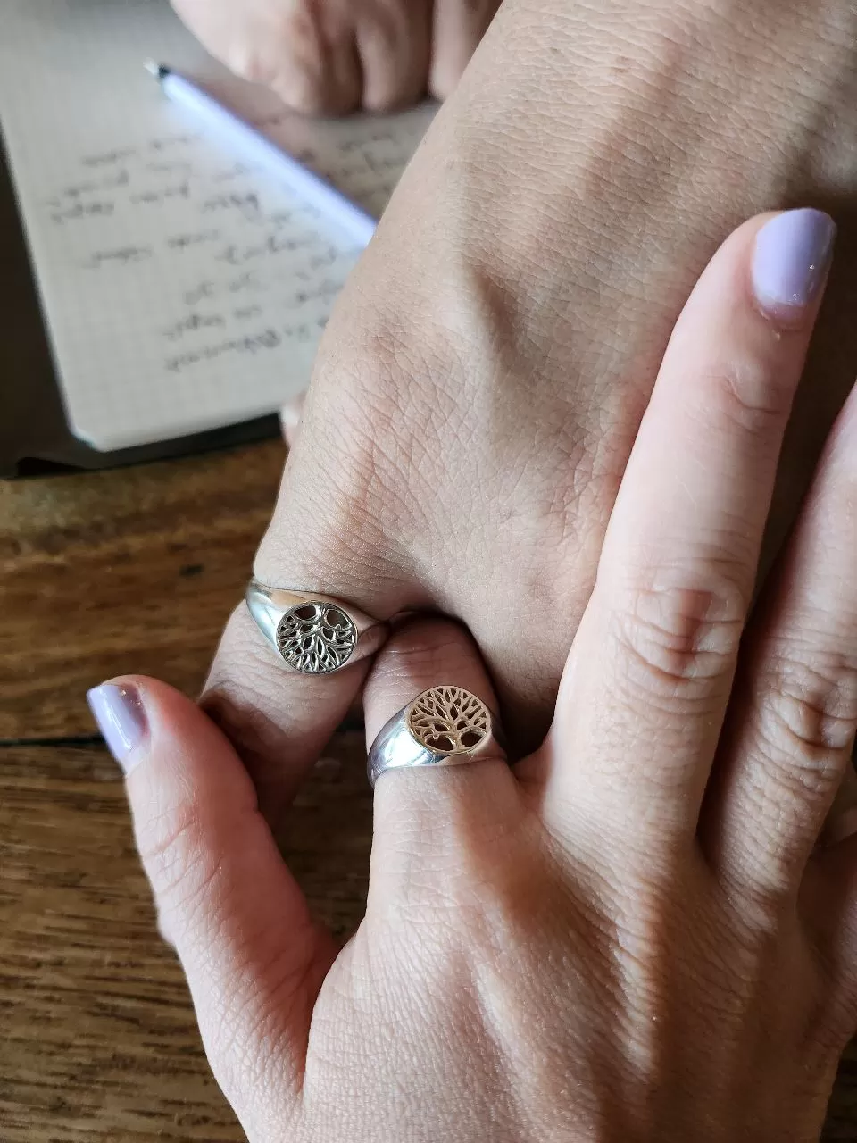 Foto yang diunggah oleh akun Akun @PartaiSocmed saat bongkar dugaan perselingkutan Bossman Mardigu. (Dok: @PartaiSocmed)