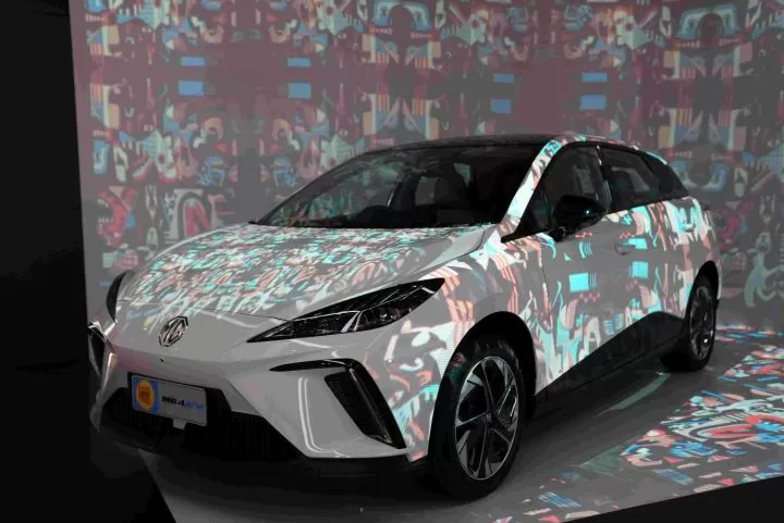 Kolaborasi MG Motor Indonesia dengan Abenk Alter pada MG Art Installation Charge Up The Future. Foto: MG Motor indonesia