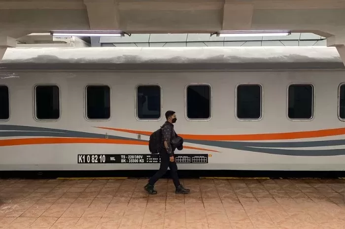 Tiket Kereta Api libur Natal 2023 dan Tahun Baru 2024 (Dok Canva-Nur Ihsan)