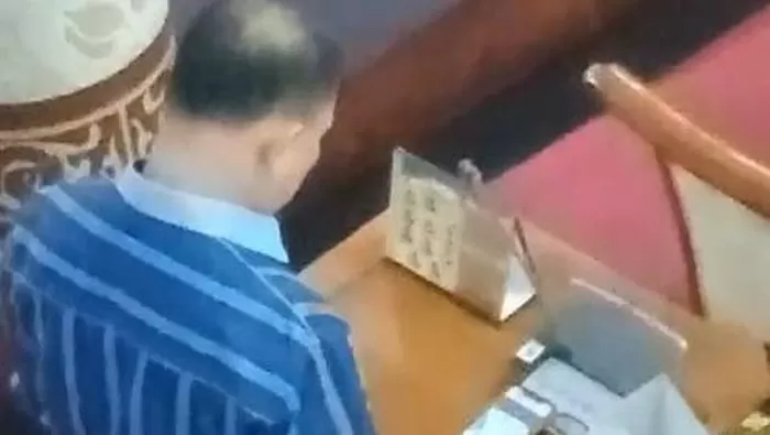 Video Anggota DPRD Batam H Sahrul bermain gim diduga judi online (tangkapan layar)