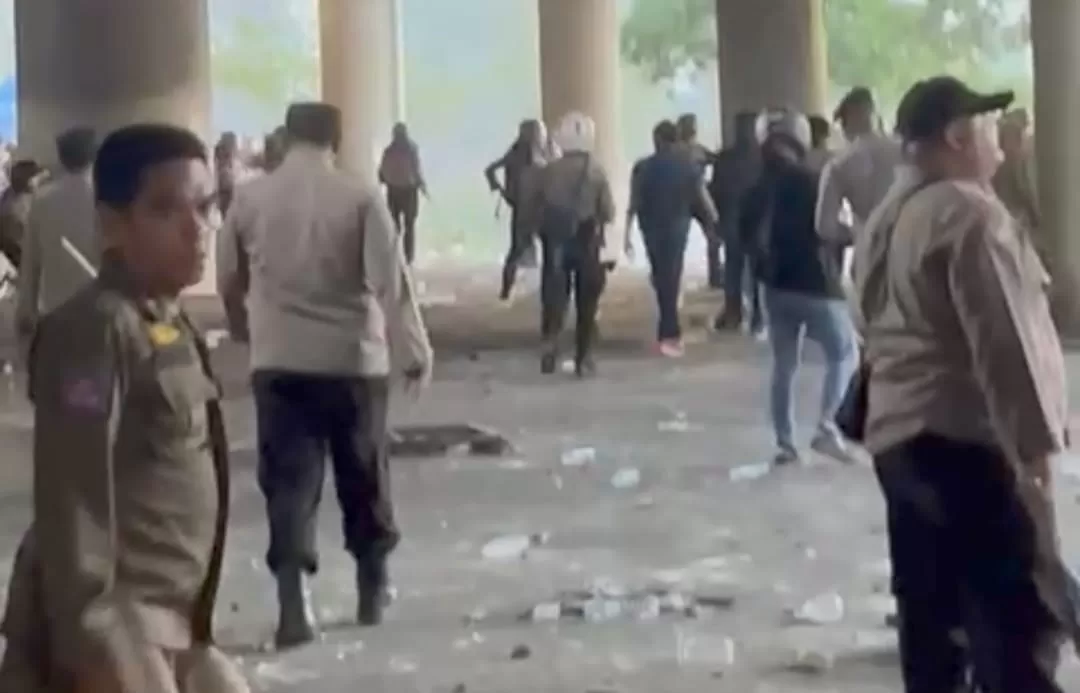 Kalah dari Deltras Sidoarjo, Suporter Gresik United (Dok tangkapan layar)