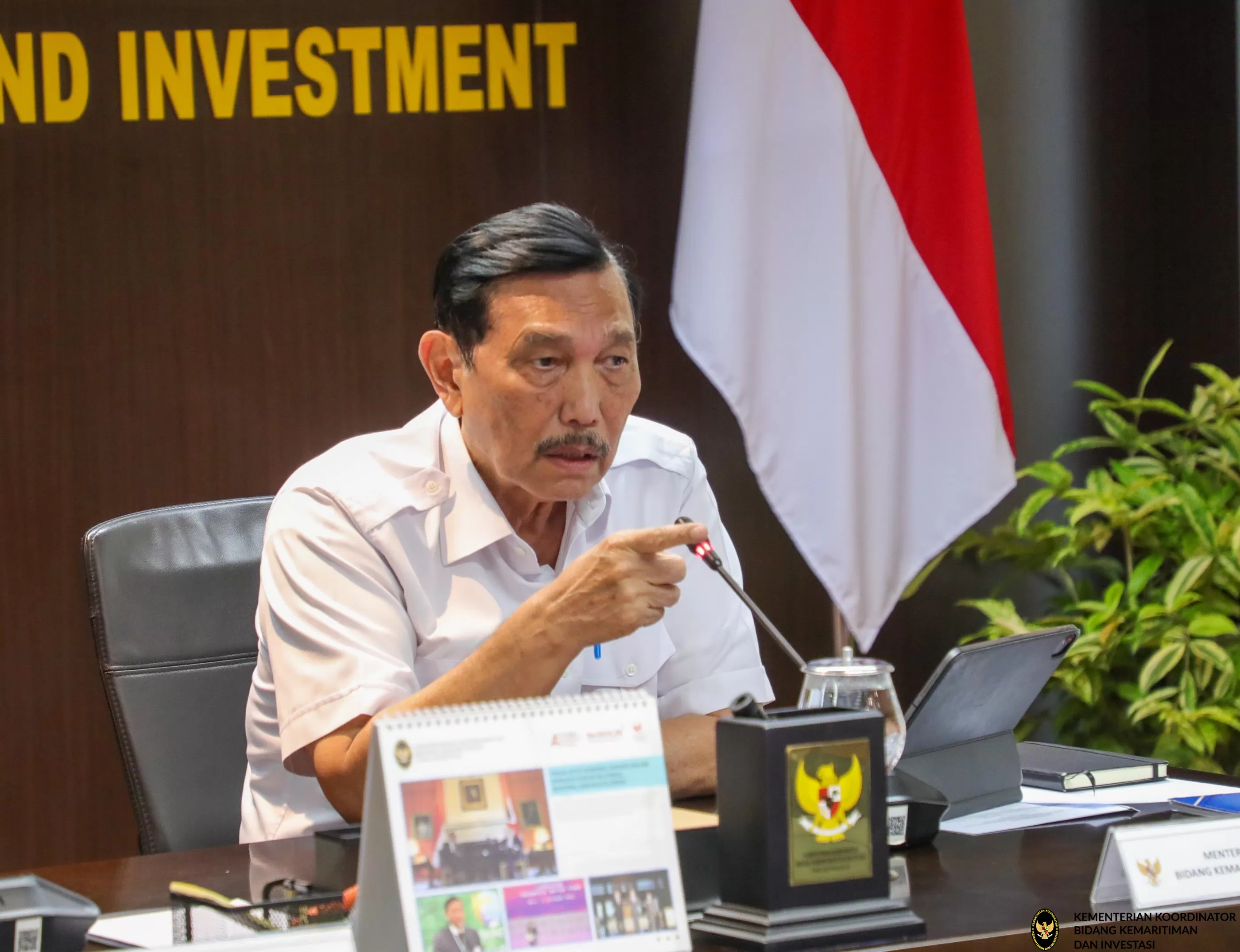 Menko Marves Luhut Binsar Pandjaitan buka suara soal kisruh pajak motor bensin naik. Foto: Kemenko Marves