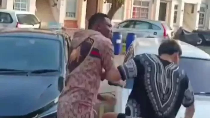 Detik-detik Pesepakbola Egwuatu Godstime Ouseloka Tampar Pria di Tangerang (Tangkapan layar)