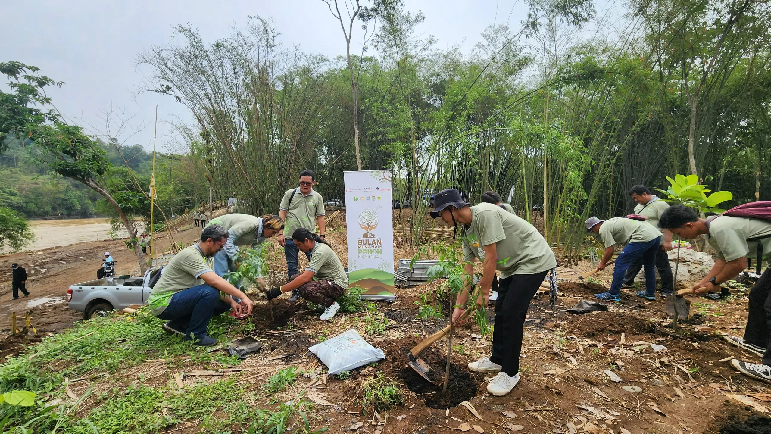 Penanaman pohon oleh Sinar Mas Land (Dok Sinar Mas Land)