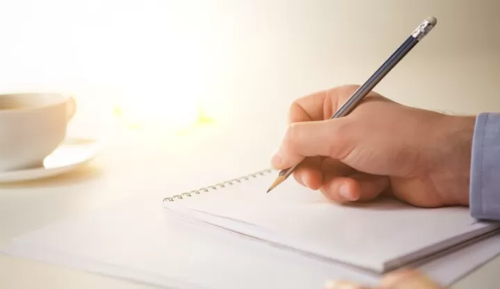 Jenis-Jenis Majas dan contohnya dalam sastra .(freepik.com/author/master1305)