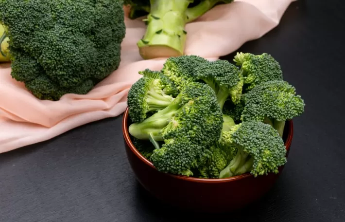 Jenis sayuran yang tidak boleh dikonsumsi penderita asam urat. (freepik.com/author/8photo)