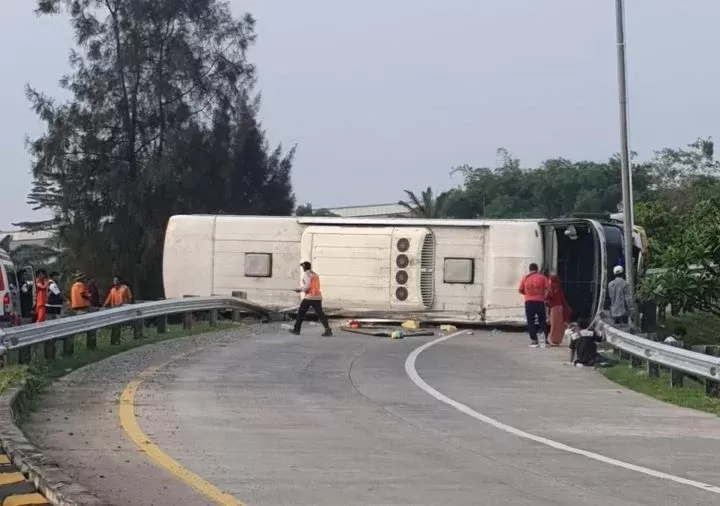 Pengakuan sopir bus PO Handoyo yang kecelakaan maut di Tol Cipali (Dok @merapi_uncover)