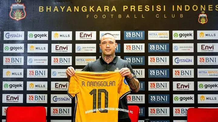 Radja Nainggolan pakai nomor punggung 10 di Bhayangkara FC (Foto: instagram/@bhayangkarafc)