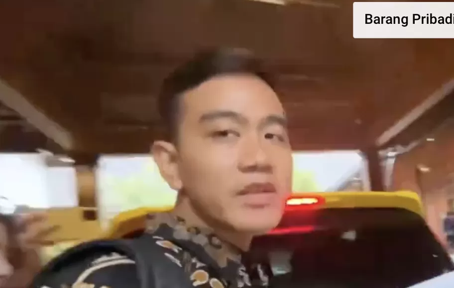 Gibran Rakabuming soal FX Rudi bicara masalah keluarga Jokowi dan Iriana. 