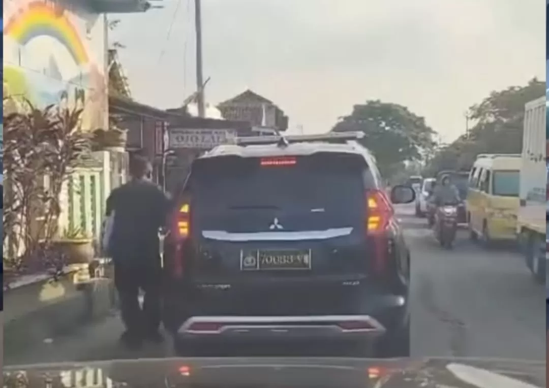 Pajero pelat dinas Polri jadi kendaraan kampanye caleg Partai Demokrat (Dok tangkapan layar)