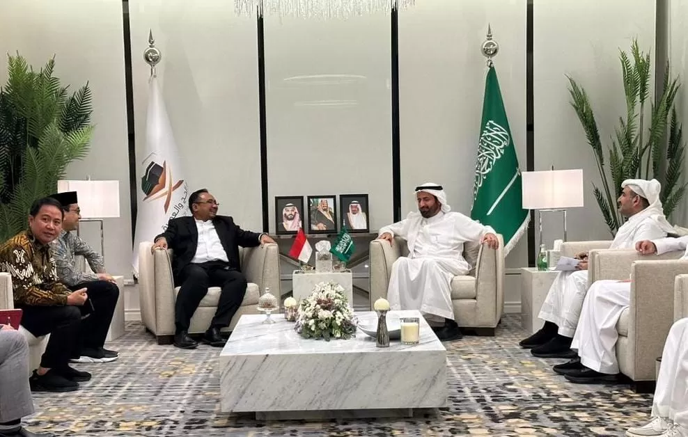 Menteri Agama (Menag) Yaqut Cholil Qoumas bertemu dengan Menteri Haji dan Umrah (Menhaj) Arab Saudi Taufiq F Al Rabiah di Jeddah pada Minggu, 17 Desember 2023.  