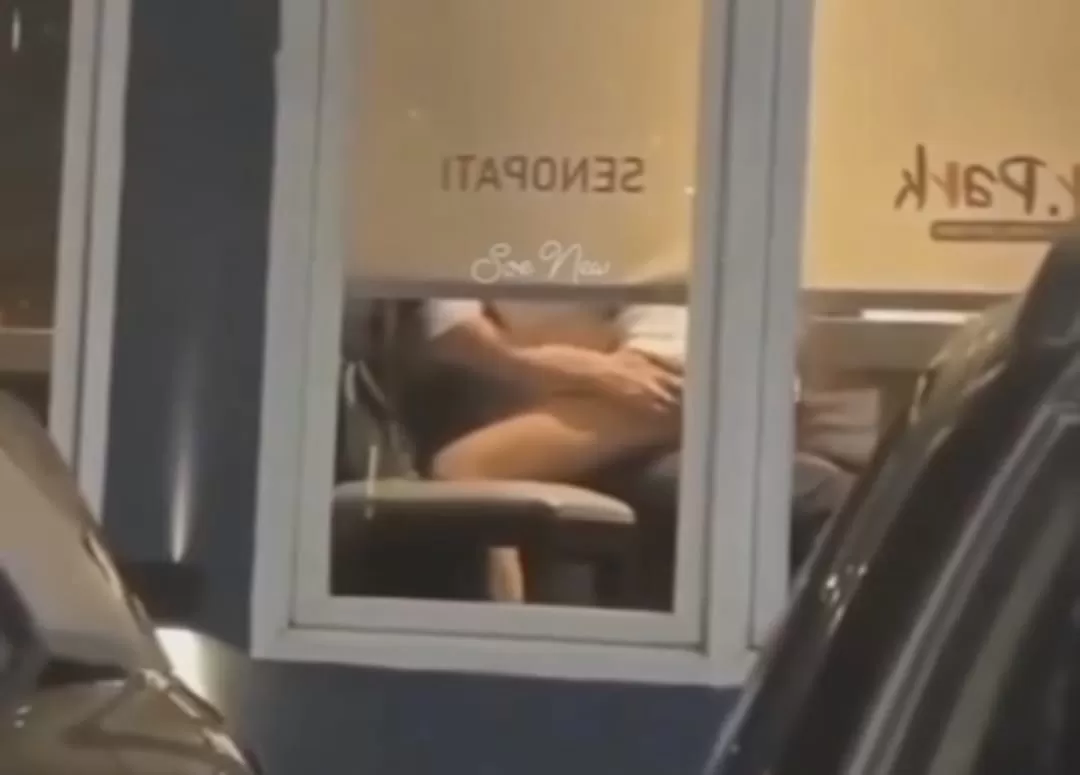 Video viral sejoli saling pangku dan raba paha di restoran di Senopati Jaksel (tangkapan layar)