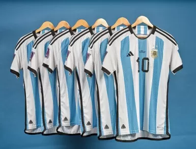 Enam jersey Lionel Messi di Piala Dunia Qatar 2022 sudah laku terjual (Foto: Sotheby's)