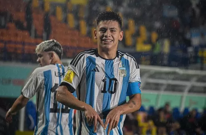 Claudio Echeverri akan berlabuh ke Manchester City (Foto: instagram/@claudioecheverri_)