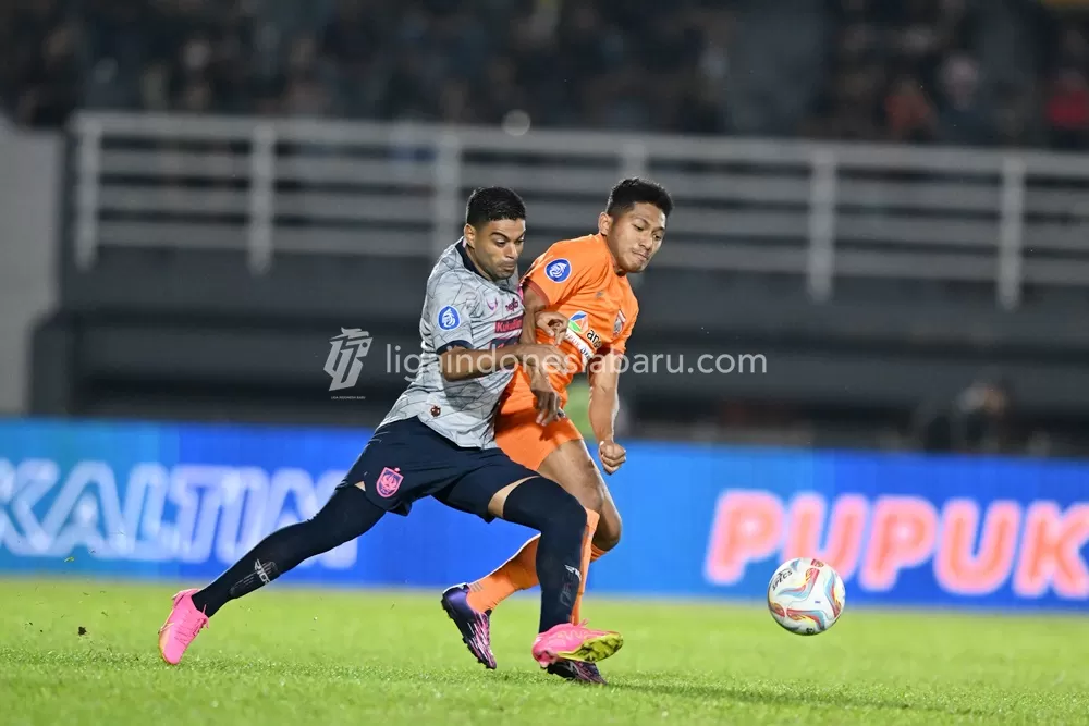 Penyerang Borneo FC, Fajar Fathurrahman, terus membawa skuadnya makin mantap di puncak klasemen sementara Liga 1 (Foto: LIB)