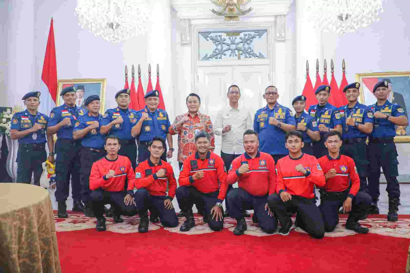 Penjabat (Pj) Gubernur DKI Jakarta Heru Budi Hartono bersama tim Gulkarmat DKI di Balai Kota DKI, Jakarta Pusat, Kamis 14 Desember 2023. (Foto: Dok. Pemprov DKI)