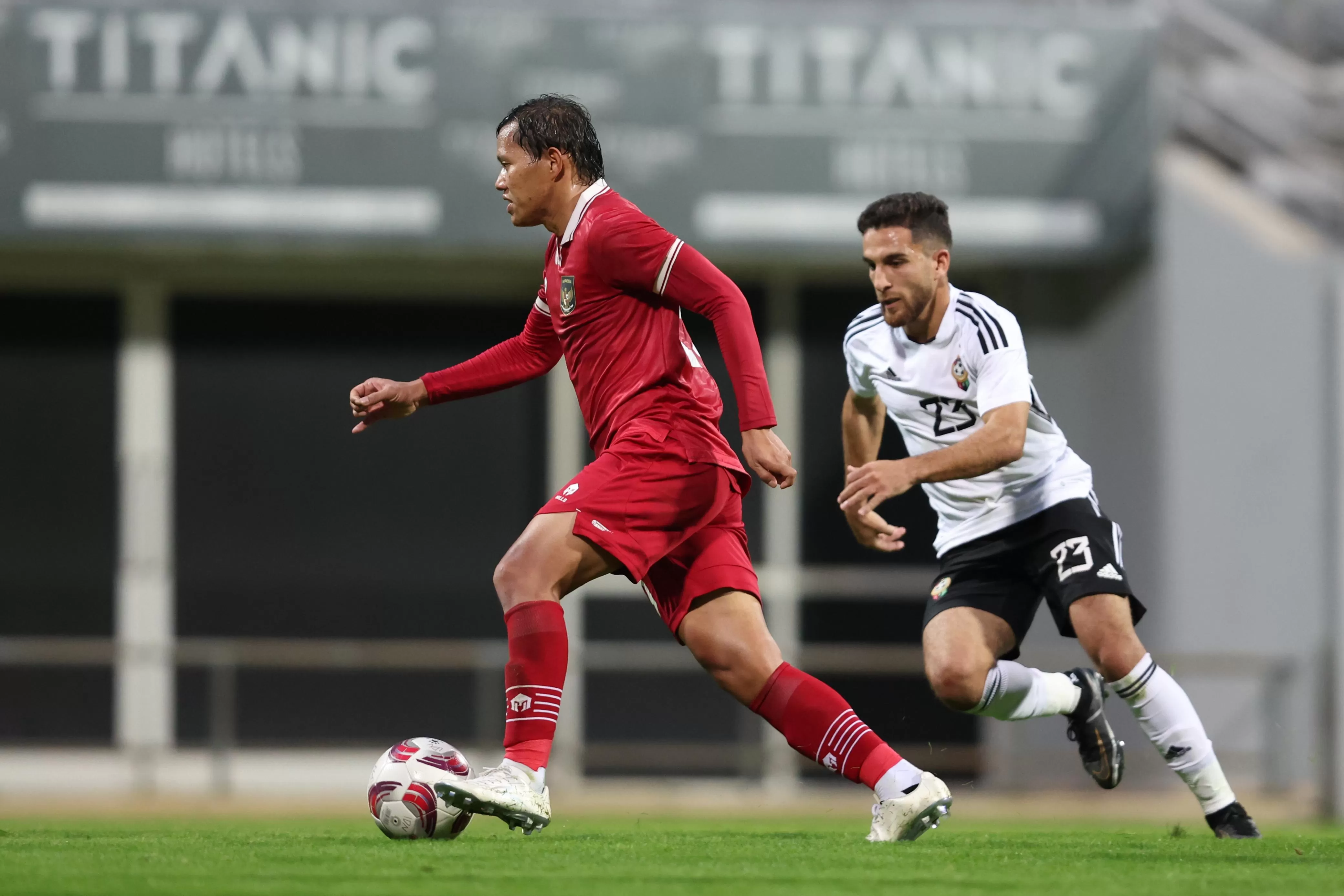 Adam Alis (kiri) (Foto: PSSI)