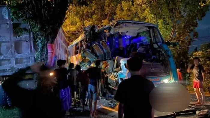 Kecelakaan maut bus vs truk di Gresik, lima orang tewas (Dok Istimewa)