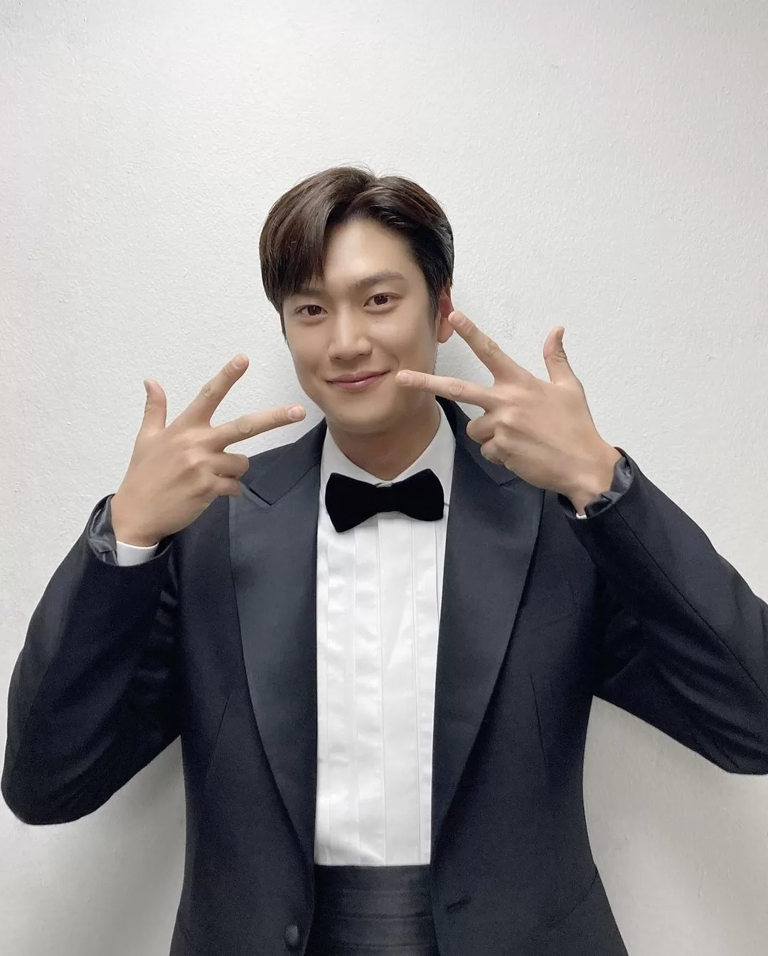 Na In Woo hengkang dari Cube Entertaiment  (Instagram/@10042n00)