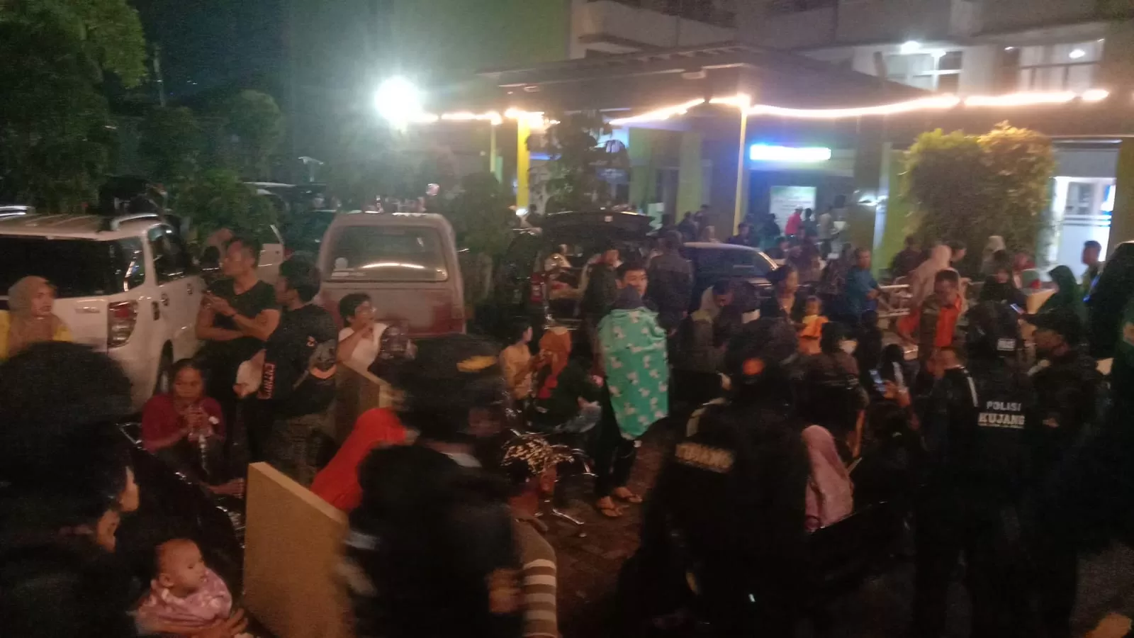 Gempa bumi M4,8 mengguncang Sumedang, Jawa Barat. Gempa membuat warga panik. (Dok: BPBD)