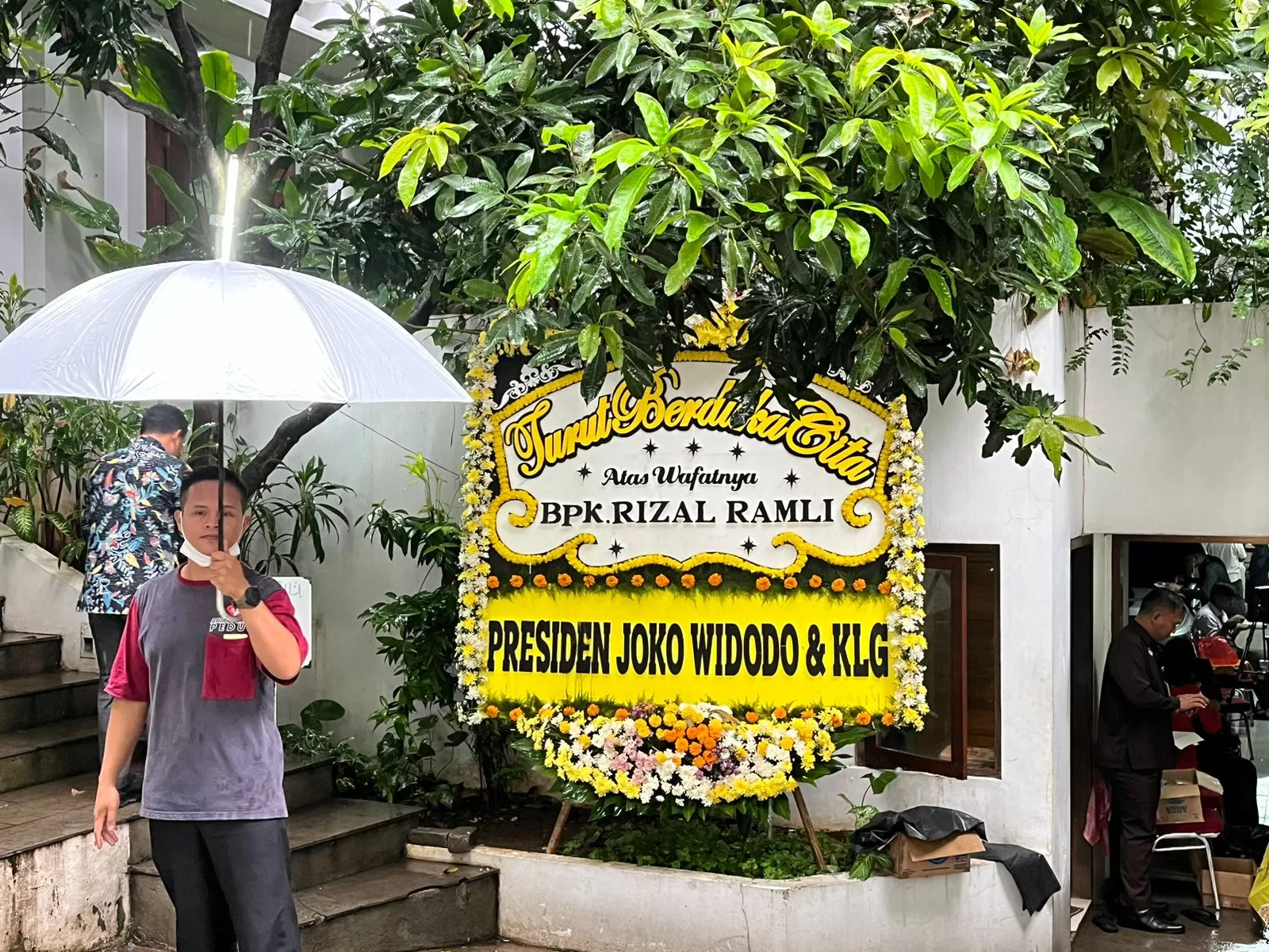 Karangan bunga dukacita meninggalnya Rizal Ramli dari Presiden Joko Widodo (Dok Konteks.co.id)