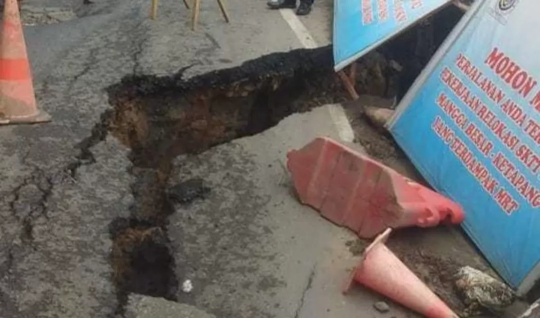 Jalan Gajah Mada Ambles, PT Transjakarta alihkan rute bus (Dok Istimewa)