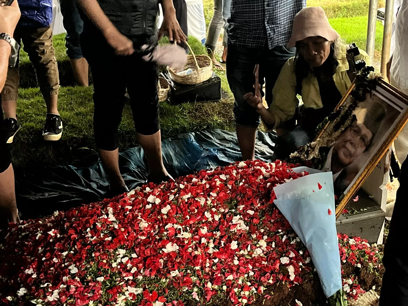 Pemakaman Rizal Ramli di TPU Jeruk Purut, Jakarta Selatan. (Dok: Melani Angelina/ konteks.co.id)