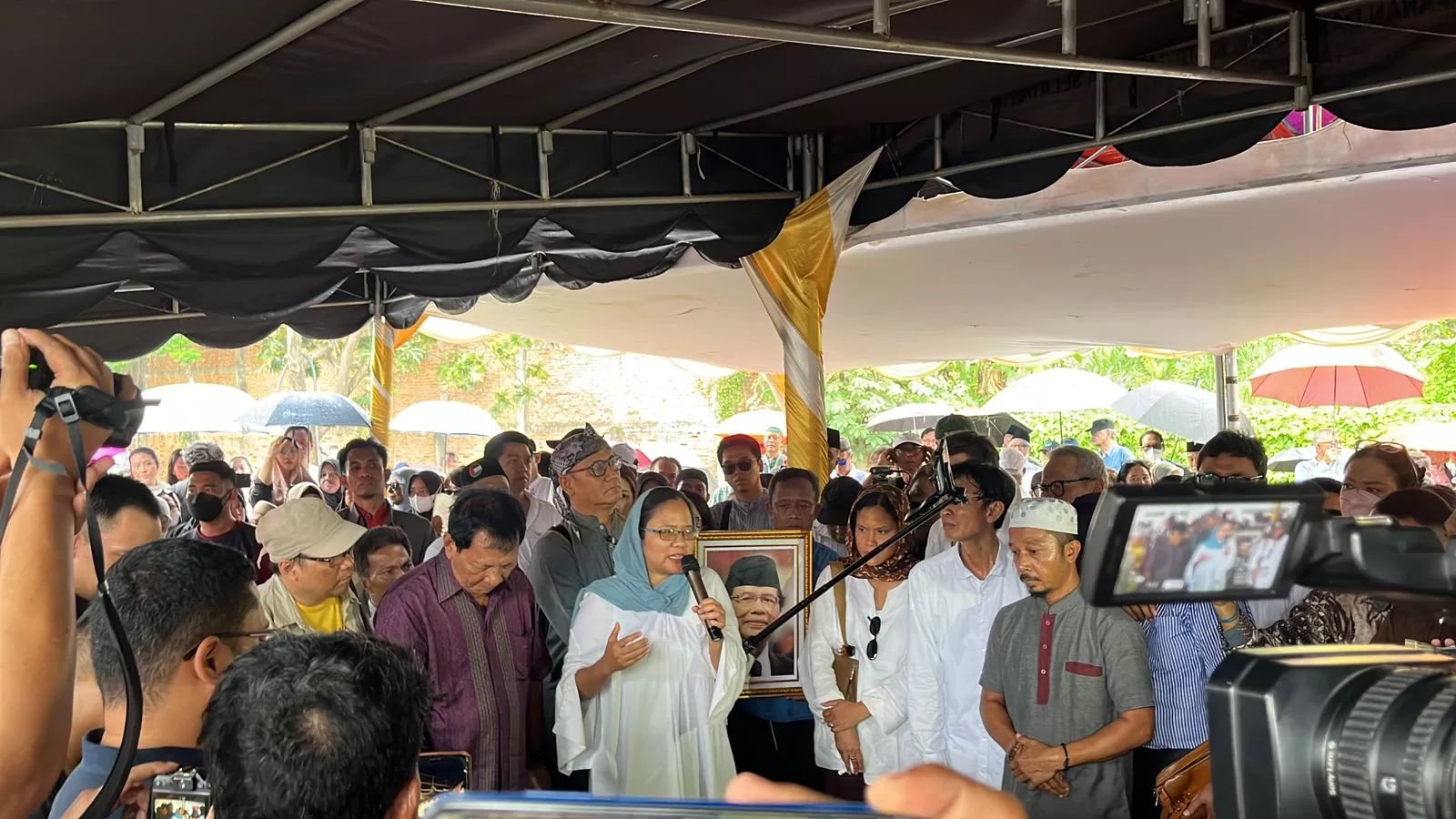 Pemakaman Rizal Ramli di TPU Jeruk Purut, Jakarta Selatan. (Dok: Melani Angelina/ konteks.co.id)