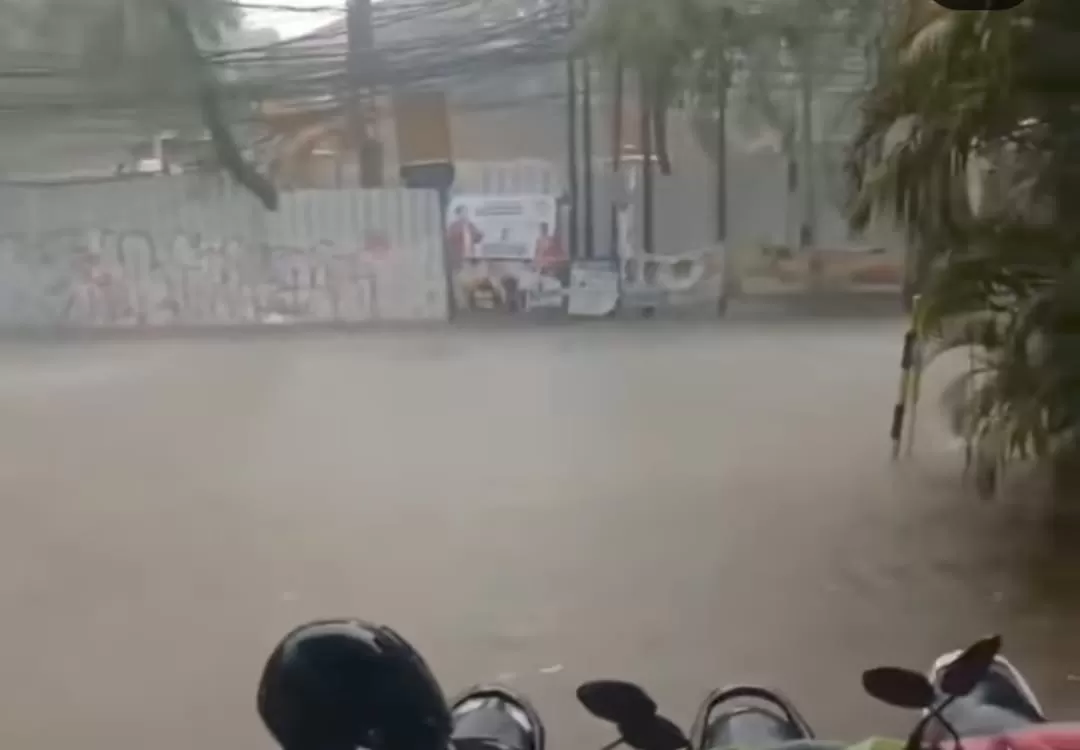 Banjir di Pondok Karya, Mampang Prapatan akibat air kiriman dari Depok dan Bogor (Dok Istimewa)
