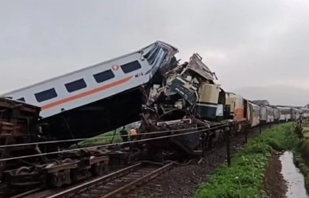 Tabrakan adu banteng KA KA Turangga dengan Commuter Line Bandung Raya atau Baraya (Dok Istimewa) 