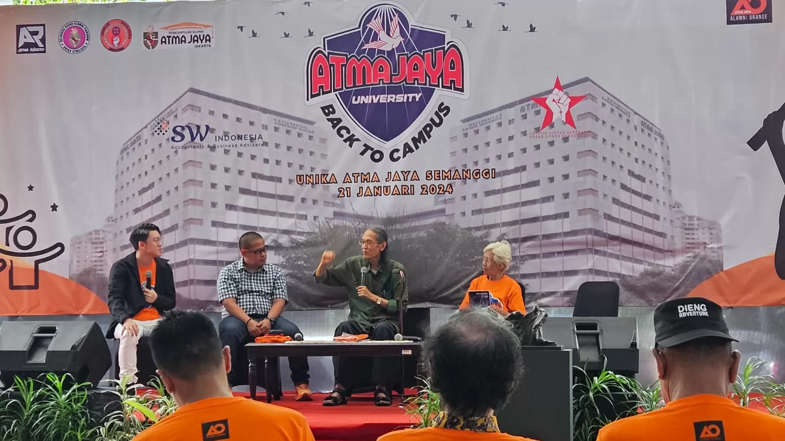 Diskusi publik dengan tema “Tegak Lurus Reformasi Demi Keutuhan NKRI” di Kampus Unika Atma Jaya. 