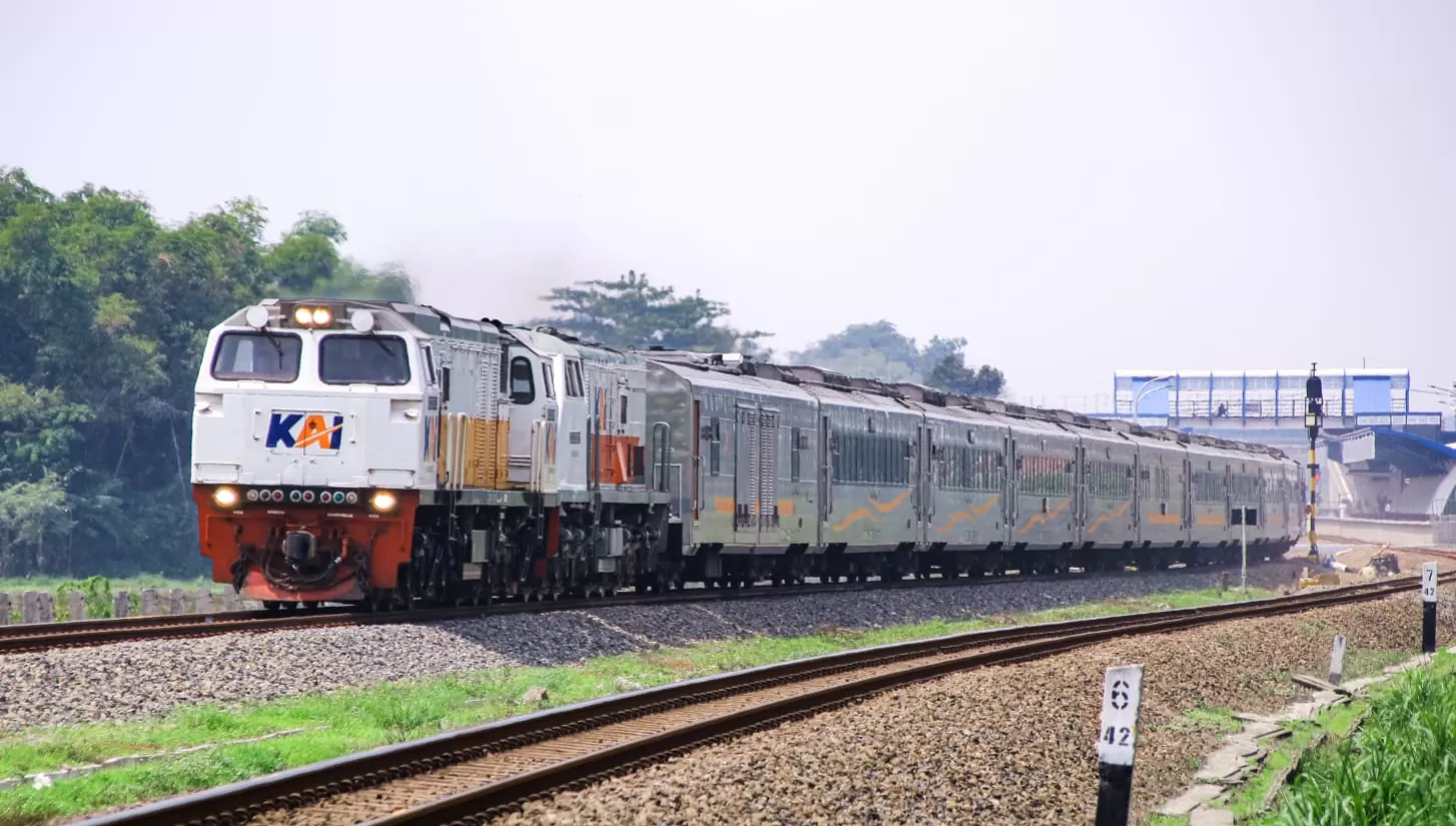 Balai Teknik Perkeretaapian (BTP) Surabaya melakukan pembangunan Jalur Ganda Sepanjang-Wonokromo. (Foto: Dok.Kemenhub)