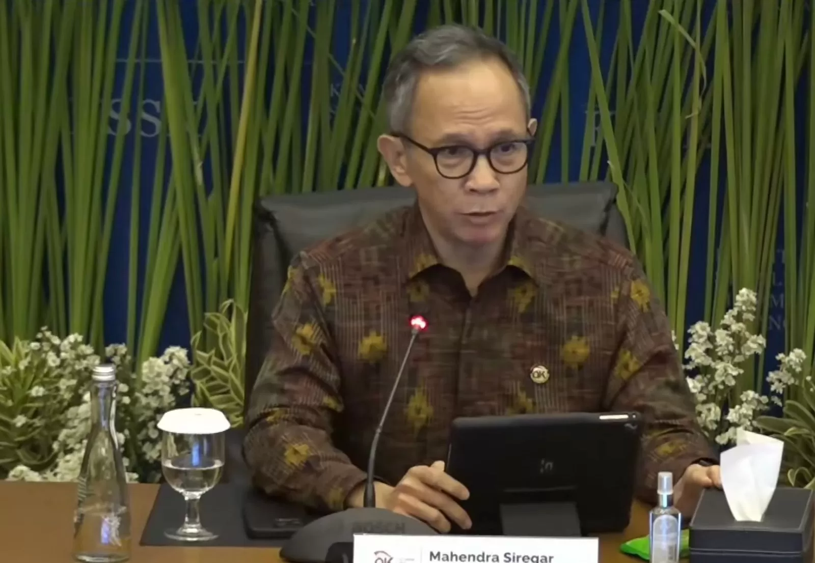 Ketua Dewan Komisioner OJK, Mahendra Siregar buka suara tentang pembayaran uang kuliah ITB menggunakan pinjol.(Foto: YouTube Kemenkeu RI)