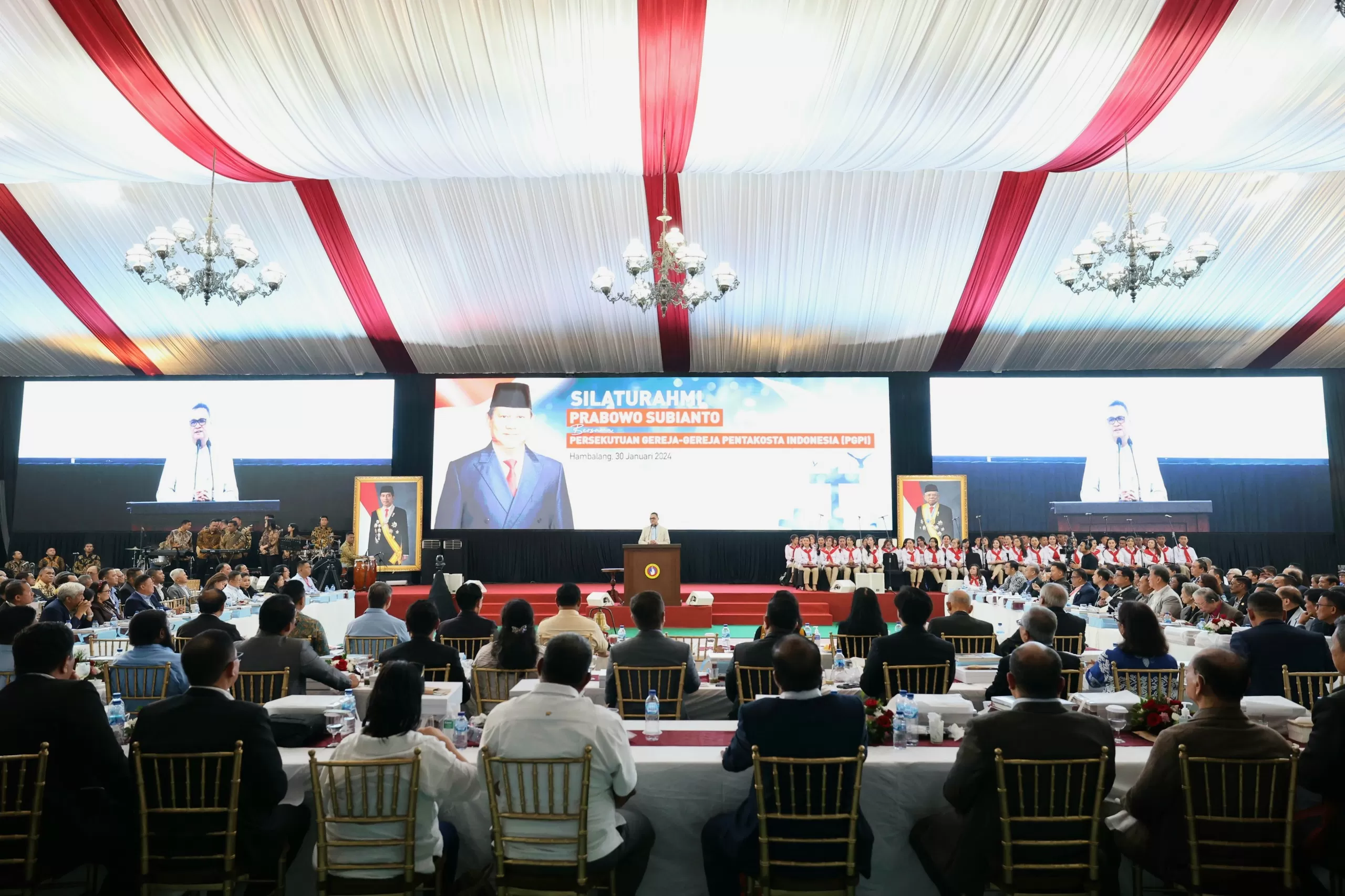 Prabowo Subianto menggelar silaturahmi dan makan malam bersama pendeta Persekutuan Gereja-gereja Pentakosta Indonesia (PGPI) di Padepokan Garuda Yaksa, Hambalang, Bogor, Selasa, 30 Januari 2024.   