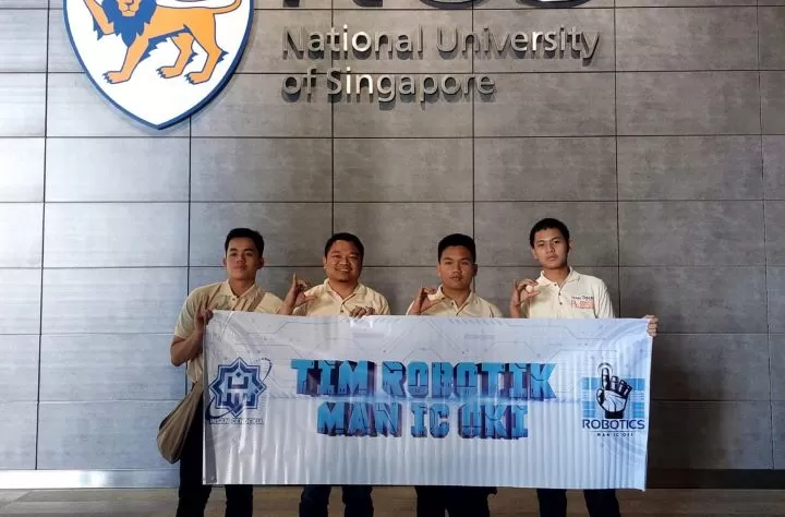 Tim Robotik Madrasah Aliyah Negeri Insan Cendekia Ogan Komering Ilir merebut medali emas di ajang yang diadakan oleh Nation University of Singapore. Foto: Kemenag