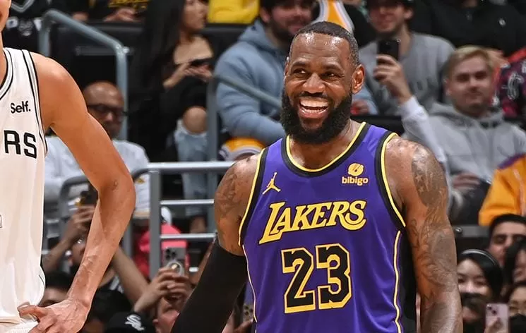 LeBron James (Foto: X - @lakers)